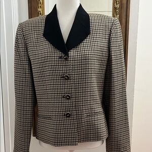 Le Suit Black and  beige  vintage Blazer with Classic Tailoring size 10